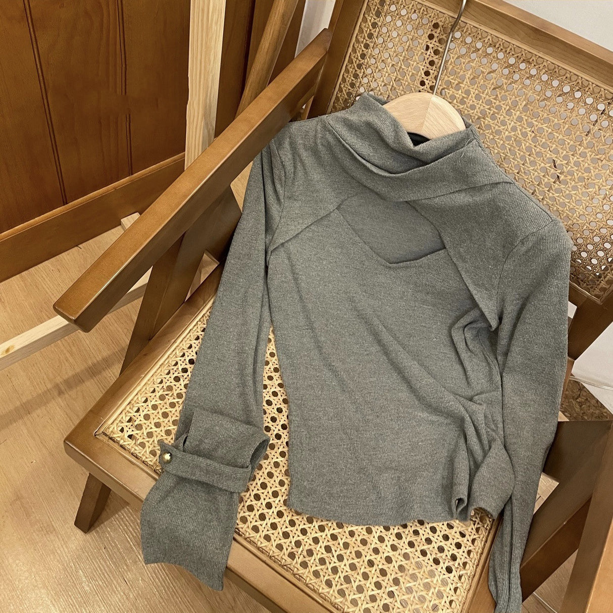 Fever freely tailoring bottoming shirt